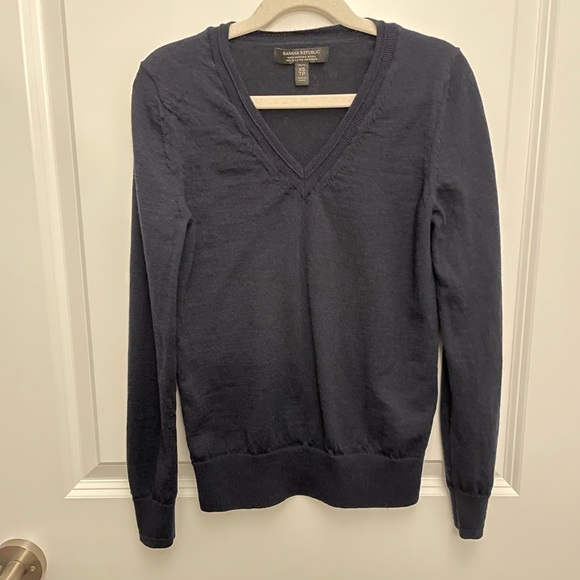 Must go before 27th! Banana Republic 100% Merino Wool Sweater Size XS Petite - Picture 1 of 3